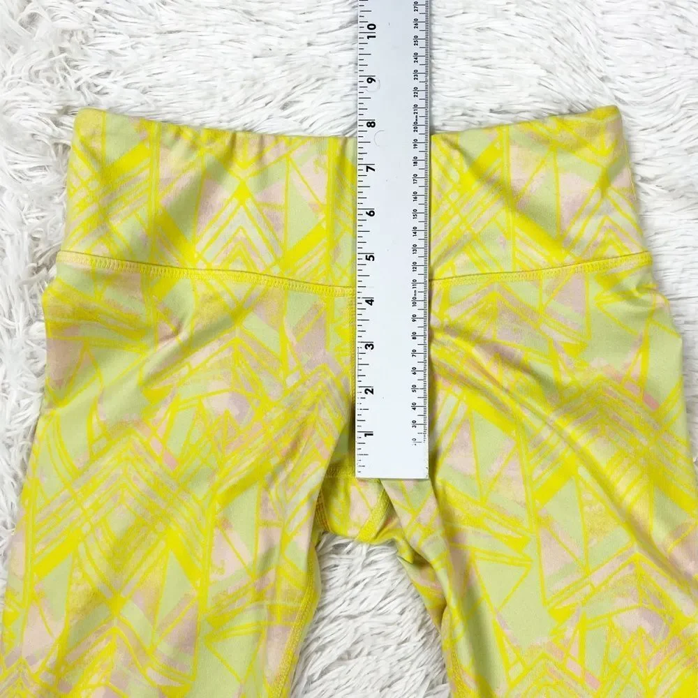 Alo Yoga Airbrush Capri Leggings Yellow Zest Indio Geometric Size XS‎